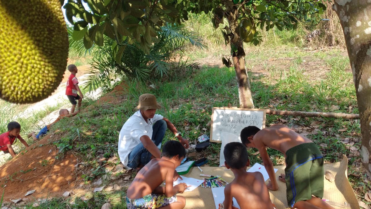 Dokumentasi Pendidikan untuk Suku Anak Dalam  Bersama Pundi Sumatera