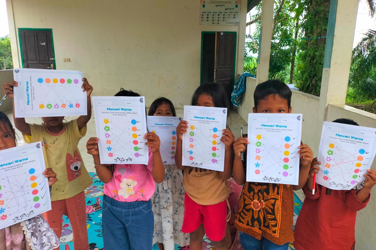 Dokumentasi Dukungan Pemerintah Daerah untuk Pendidikan Suku Anak Dalam   Kunjungan Ketua TP PKK Kabupaten Bungo